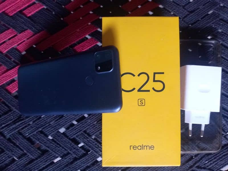 realme 4/128 full box lush condition 1