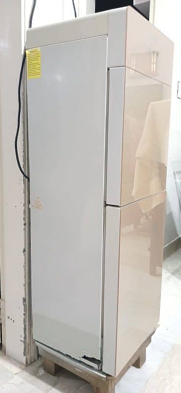 water Dispenser with mini freezer 4