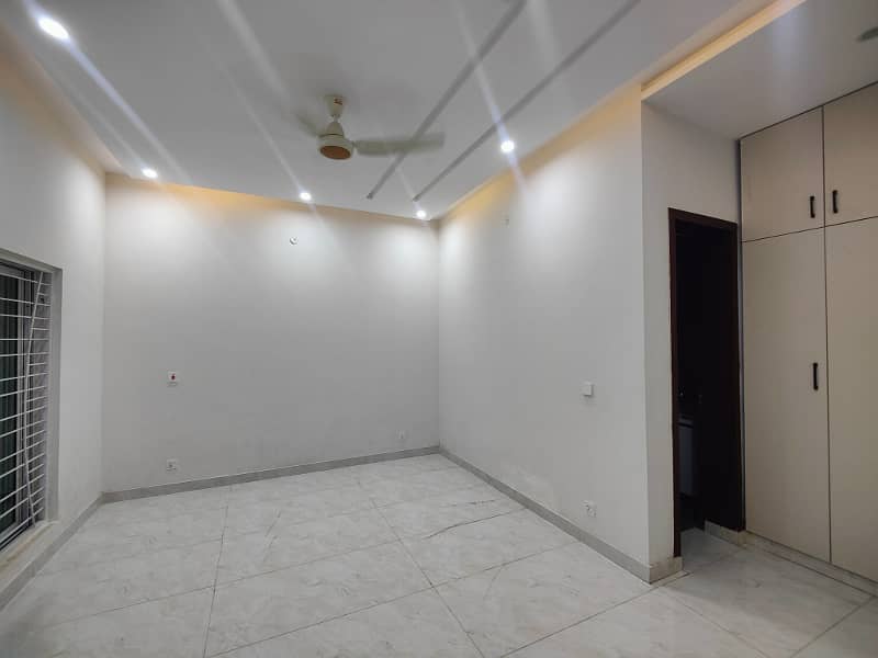 Beautiful Kanal Designer House For Rent 7