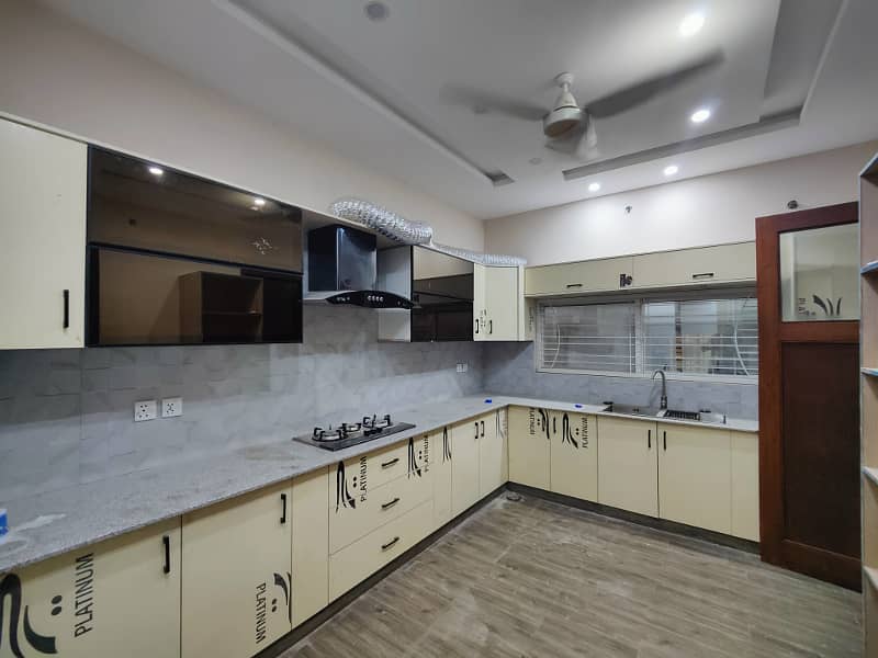 Beautiful Kanal Designer House For Rent 20