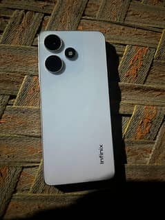 Infinix Hot 30.8+8 128 GB memory. condition 10/9.