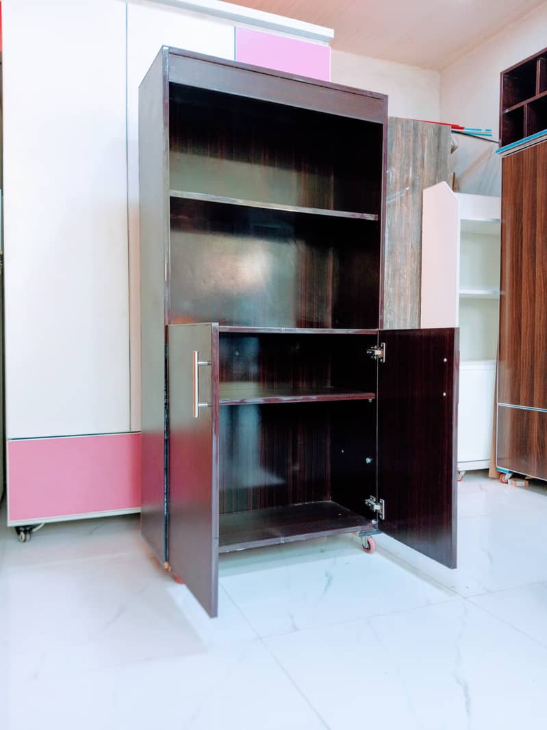 Medium safe/almari/wardrobe/almarih/lamination/uv/high gloss 2