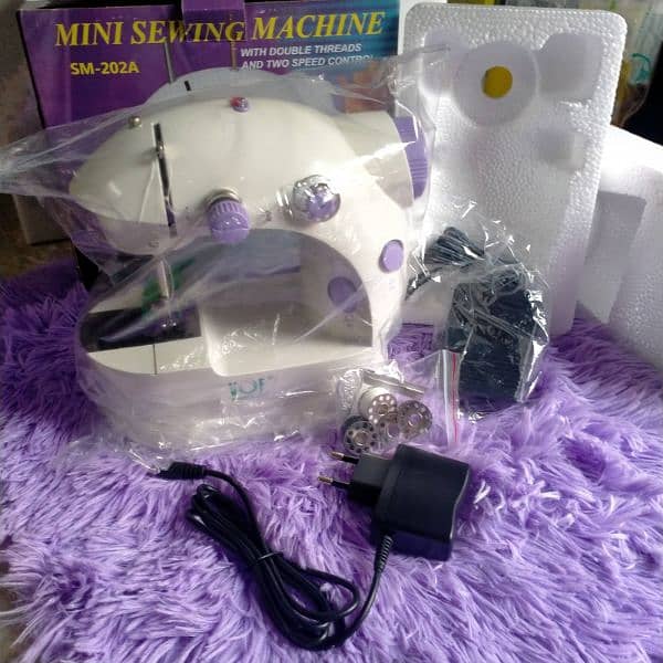 mini sewing machine 1