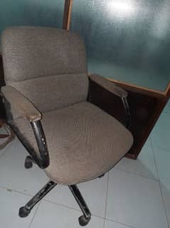 Revloving Chair for office use or multipurpose