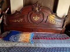 selling my wooden bed in excellent condition because I want to change