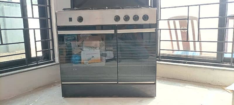 Corona Cooking Range 3 Burner, Oven and Hot Case 3