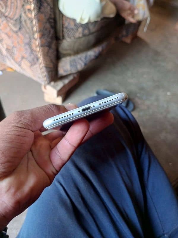 i phone 7 Plus 10 by 9 ha original box Sath hai 4