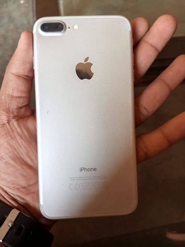 i phone 7 Plus 10 by 9 ha original box Sath hai 9