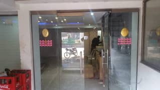 Salone shop for rent in Gulberg main rushing area main market good location