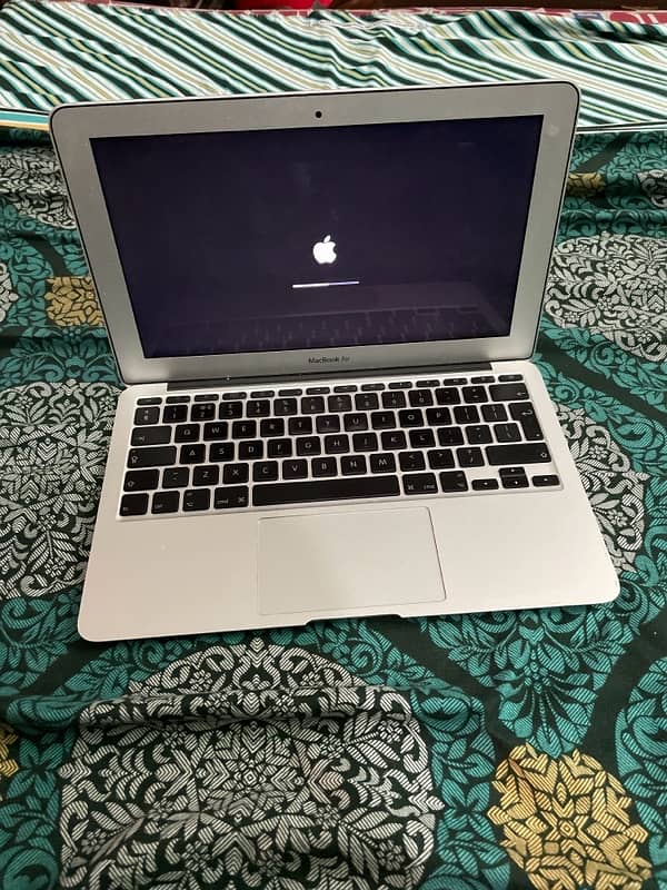 Mac Air 11 inch 128gb ssd 2gb ram  32000 2