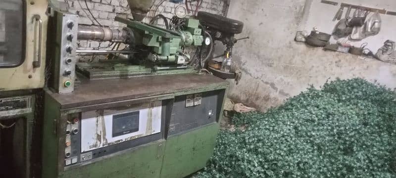 40 ton NISSEI injection moulding machine 1