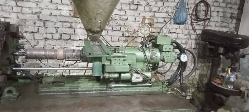 40 ton NISSEI injection moulding machine 3