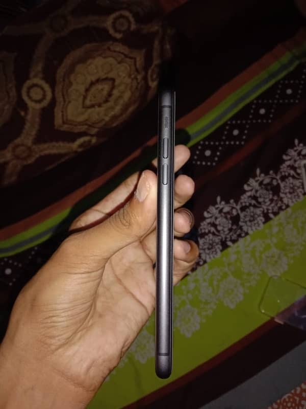 IPHONE 11 ( 64 GB) BH ( 87 ) J 2