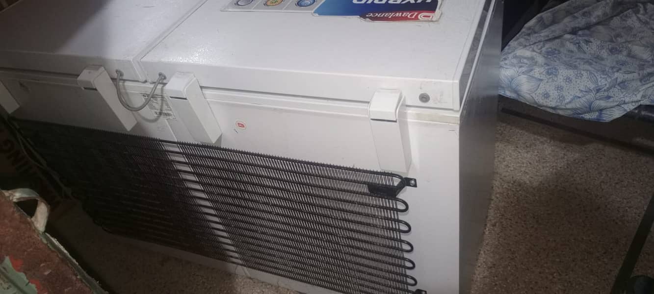 DAWLANCE DEEP FREEZER JUST ONE  WEEK USED FOR SALE 4