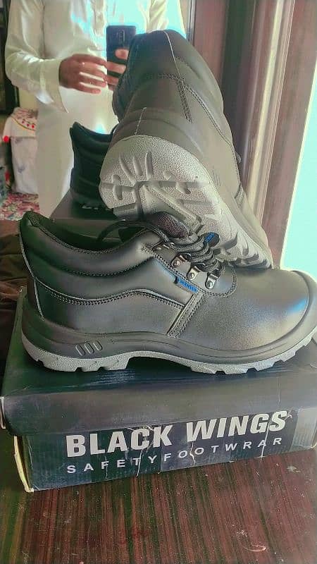 Black Wings Safety Shoes for Electrical working 4