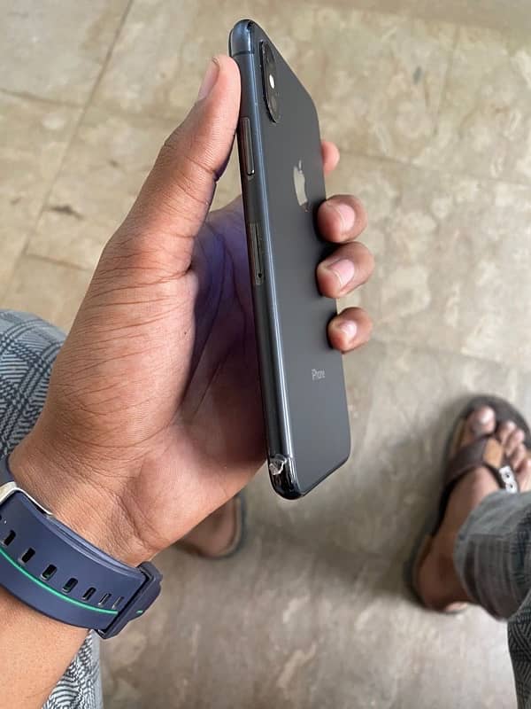 iphone xs all ok pta approved 1