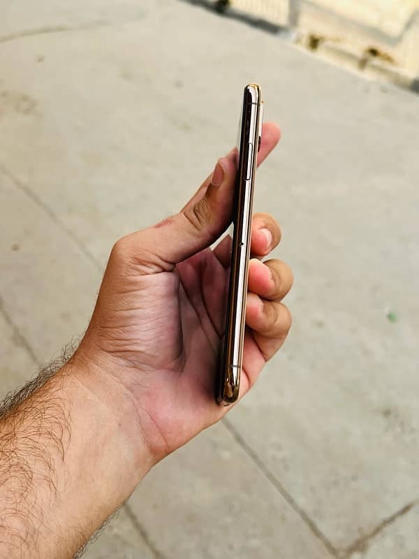 iphone xs dual pta approved all geniun 5