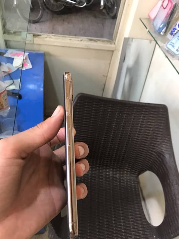 I phone XS max 256gb non pta sim time available battry change 1