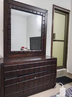 dressing table with two side table what'sapp number 0303 0777906