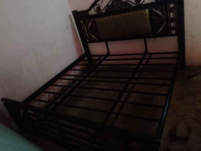 main apna iron bed sell kr rha hn 0