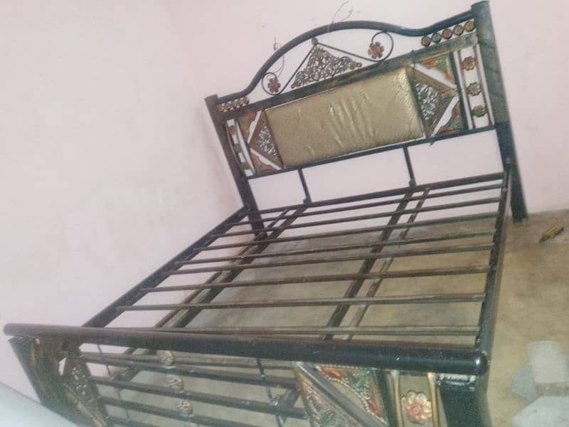 main apna iron bed sell kr rha hn 3