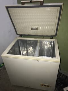 Dawlance deep freezer