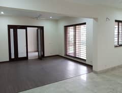 3 Bed 1 Kanal Upper Portion Good Location For Rent In DHA Phase 5 Lahore 0