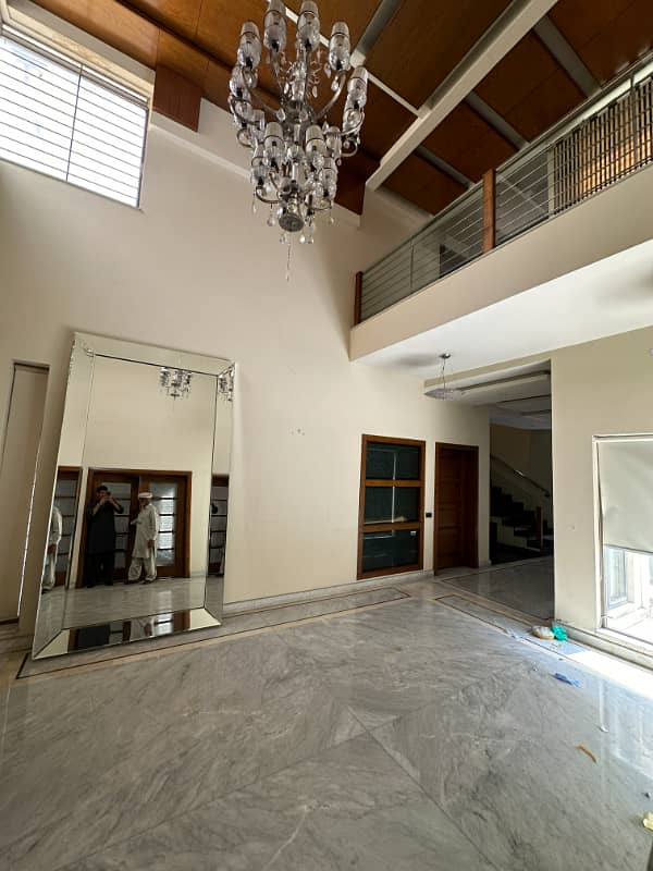 A Beautiful 1 Kanal House Is Available For Rent In PHASE 3 DHA, Lahore. 3