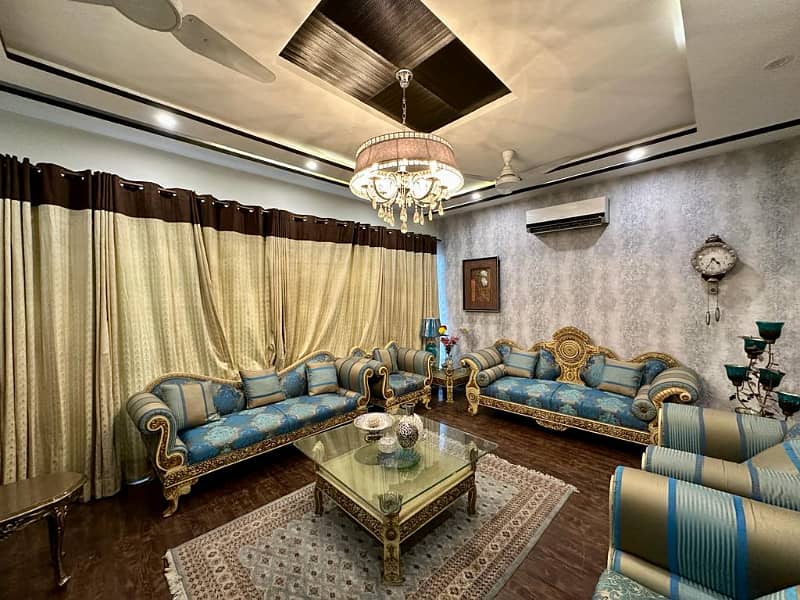 1 Kanal Luxury Bungalow For Sale In DHA Phase 5, Lahore. 4