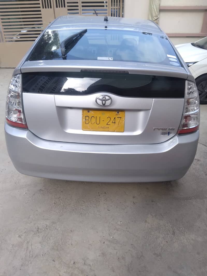 Toyota Prius 2011 1