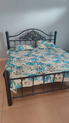 wrought iron queen size bed with mattress