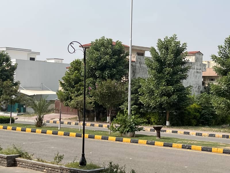 1 KANAL MAIN BOULEVARD PAIR PLOT FOR SALE F-17 ISLAMABAD PLOT NO 580 AND 581 47