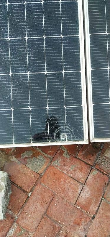 1 broken solar panel in working condition (550Watts) 0