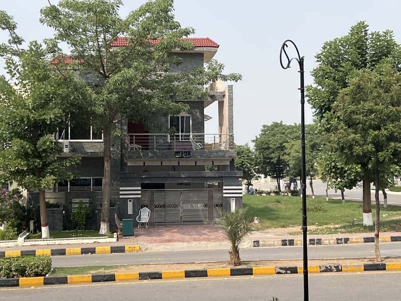 1 KANAL CORNER PLOT FOR SALE MULTI F-17 ISLAMABAD ALL FACILITY AVAILABLE 45