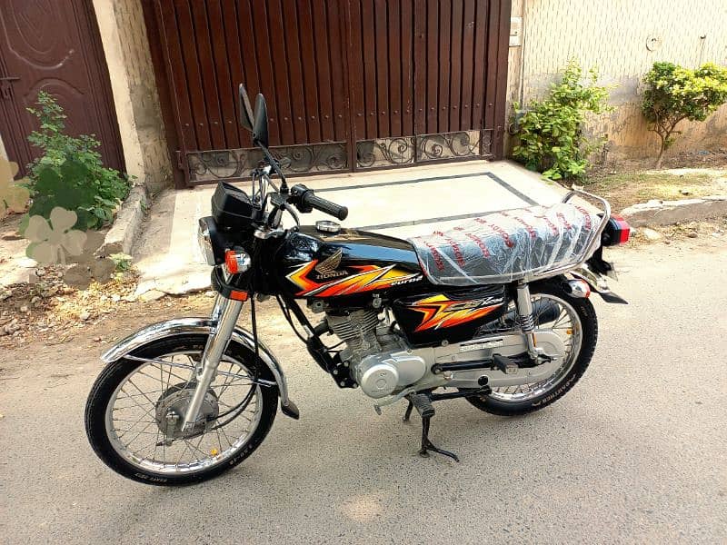 Honda CG 125 2021 model only 5500 km driven only like new bike 1