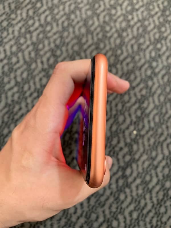 iPhone XR 5