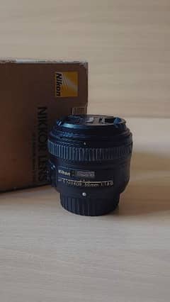 Nikon 50mm f/1.8G lens with box