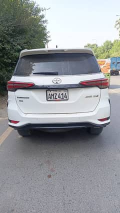 Toyota Fortuner Legender 2022 0