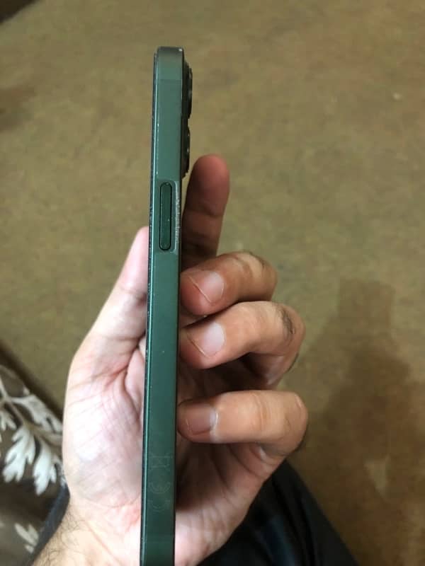 iPhone 13 10/10 condition 3