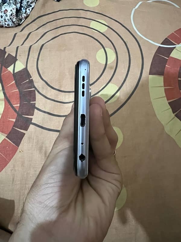 Vivo Y20 4/64 10/9 condition only sell phone hay 3