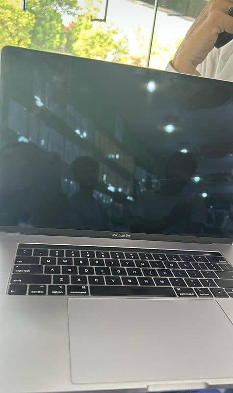 macbook pro i9 touch bar version 3