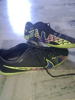 nike mercurials in slightly used condition