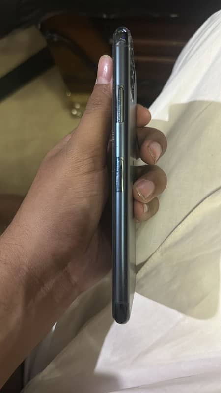 Iphone 11 pro max Non PTA 1