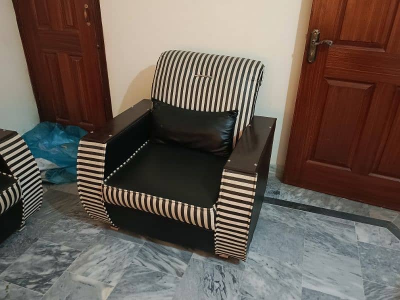 Seven Seater Sofa set in good condition 2