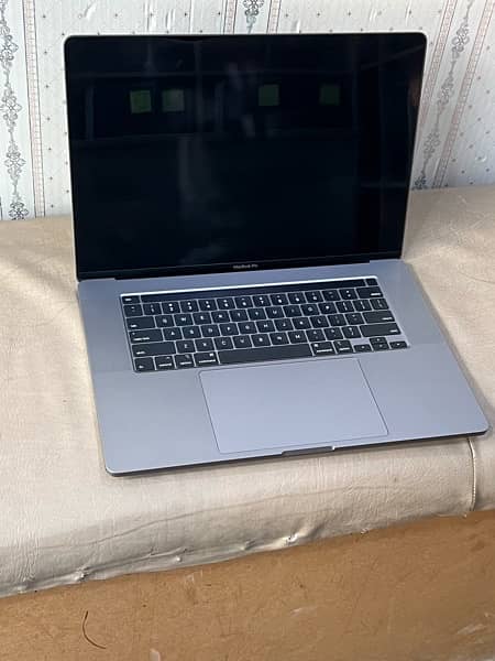 MacBook Pro 2019 core i7 16/512 4 GB Graphics card 16 inch 3