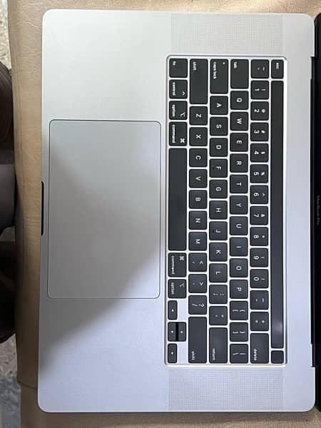 MacBook Pro 2019 core i7 16/512 4 GB Graphics card 16 inch 4