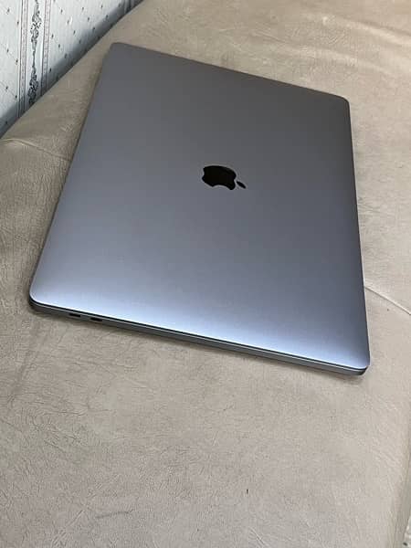 MacBook Pro 2019 core i7 16/512 4 GB Graphics card 16 inch 5