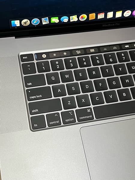 MacBook Pro 2019 core i7 16/512 4 GB Graphics card 16 inch 7