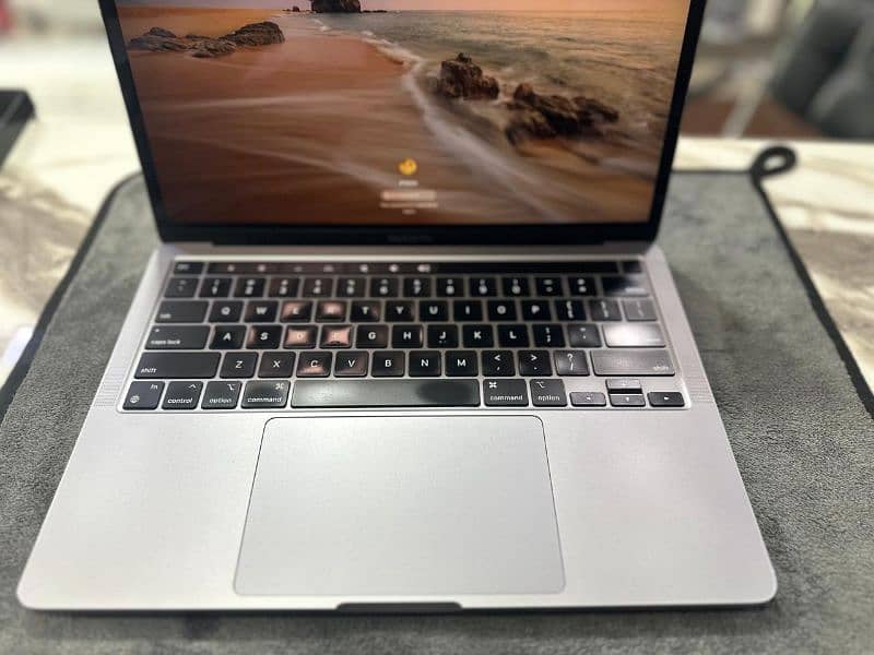 MacBook Pro M1 13 inch 1