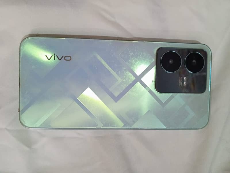 Vivo y22 Condition 10 by 10 new condition box and janean charger 4